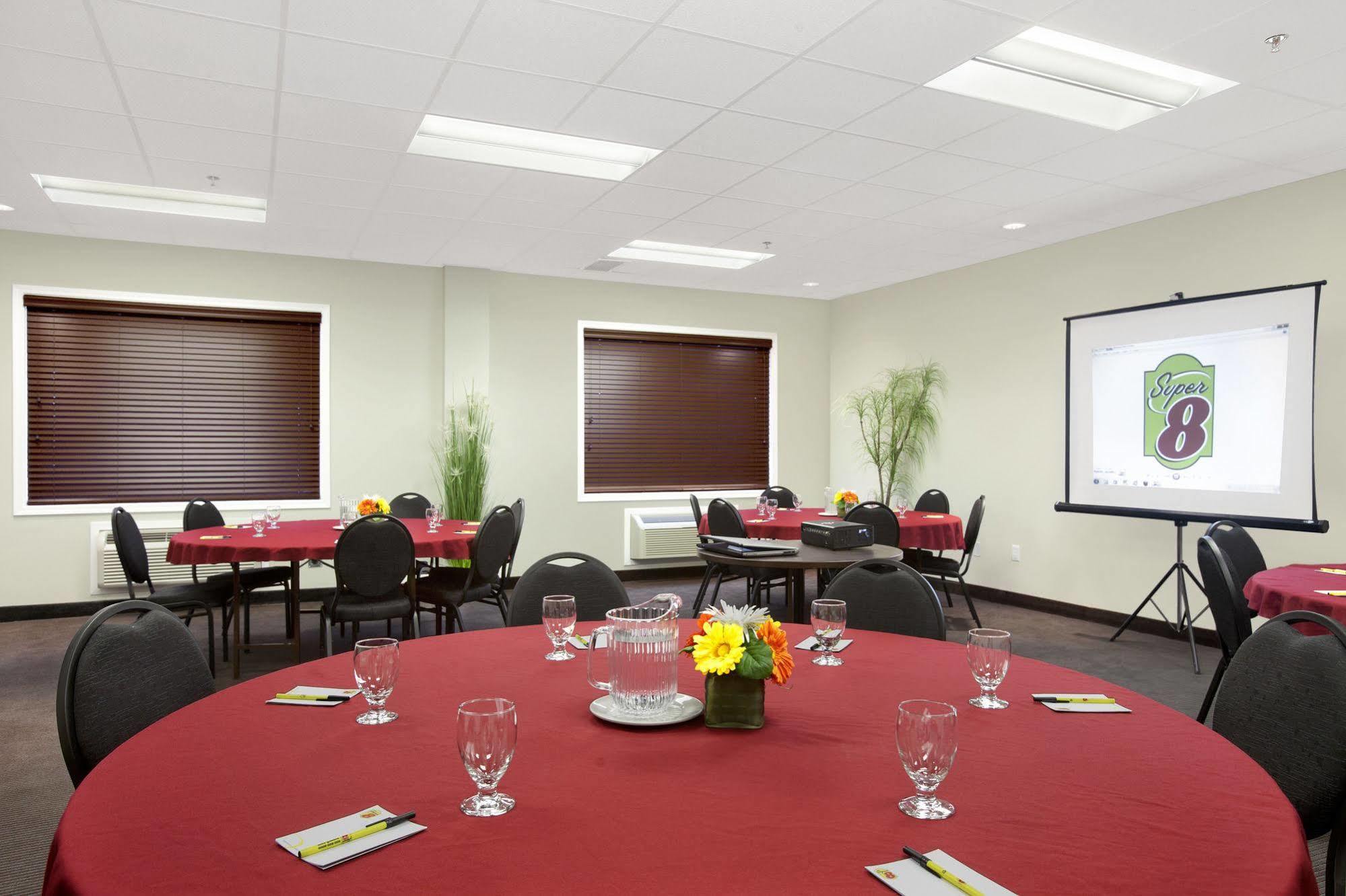 Super 8 By Wyndham Red Lake On Bagian luar foto